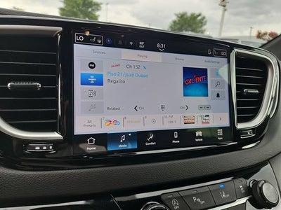 2025 Chrysler Pacifica Select