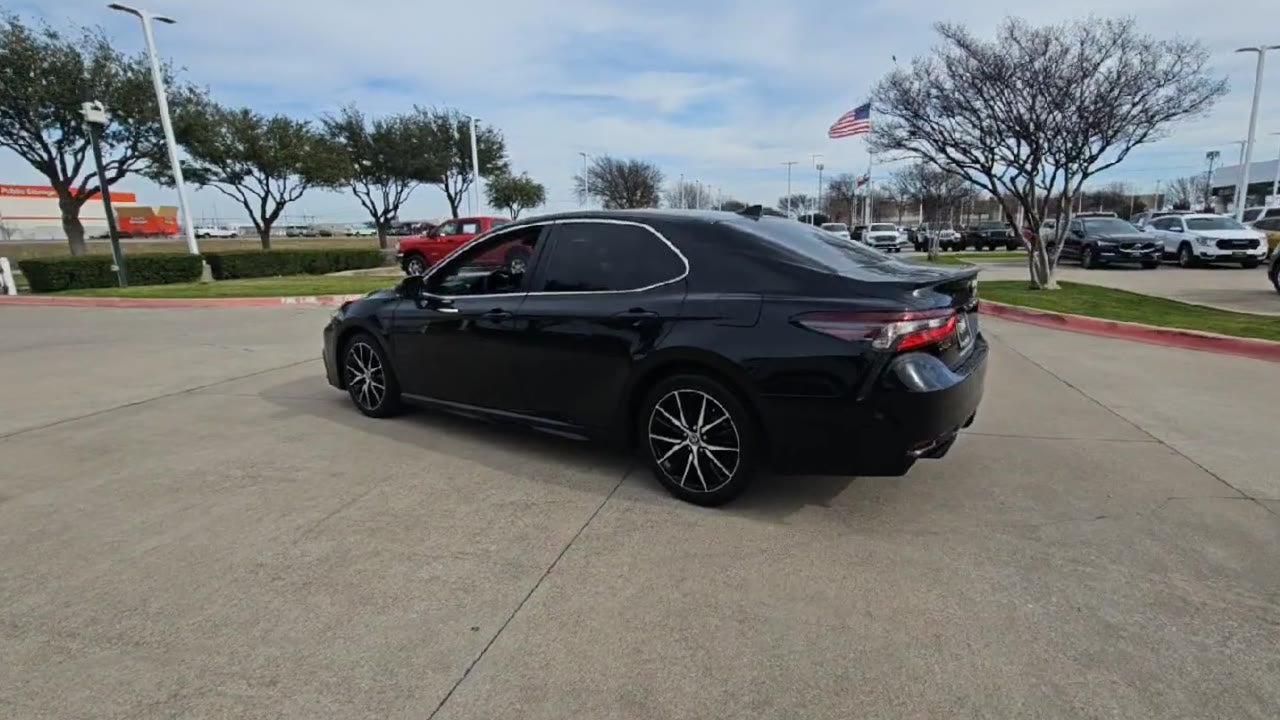 2022 Toyota Camry SE