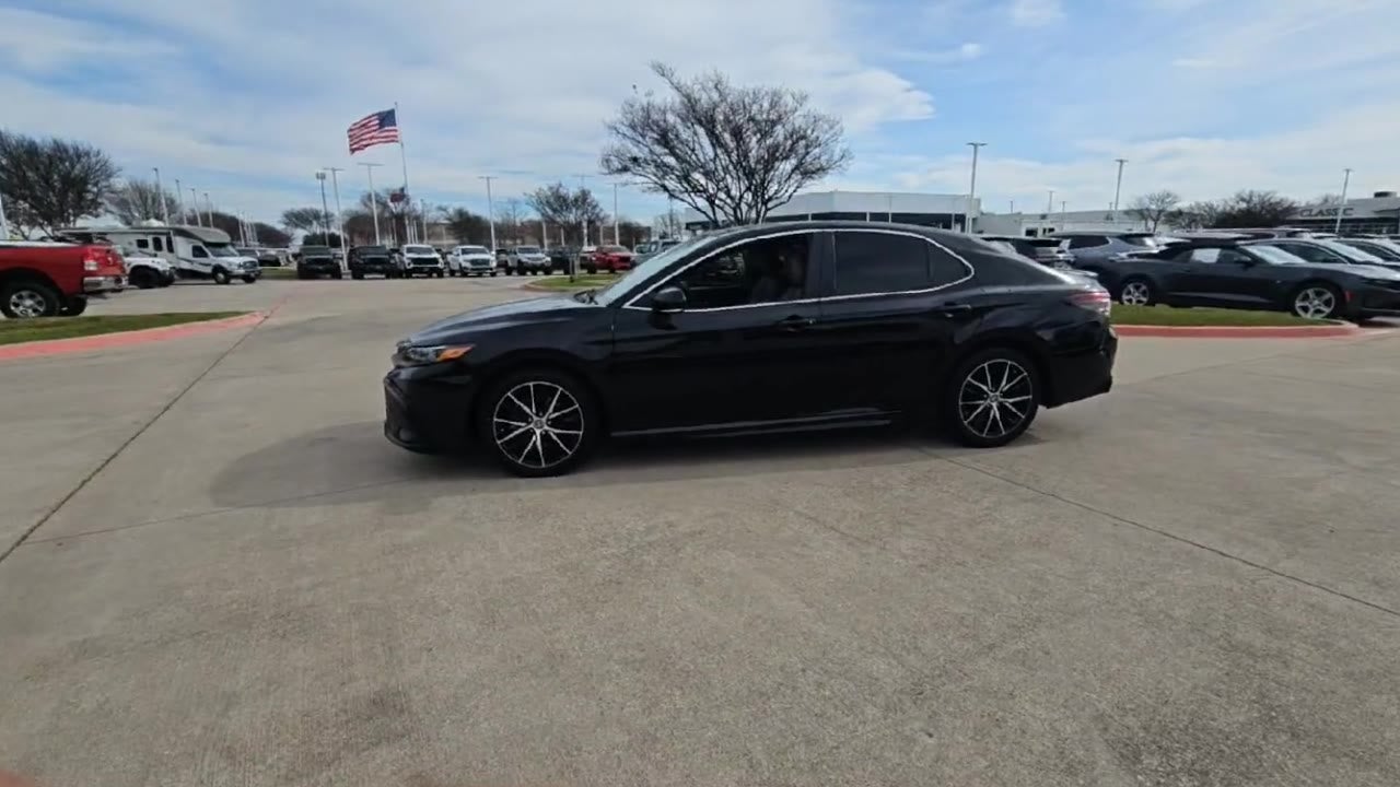2022 Toyota Camry SE