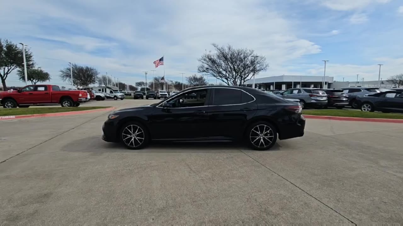 2022 Toyota Camry SE