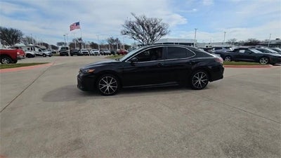2022 Toyota Camry SE