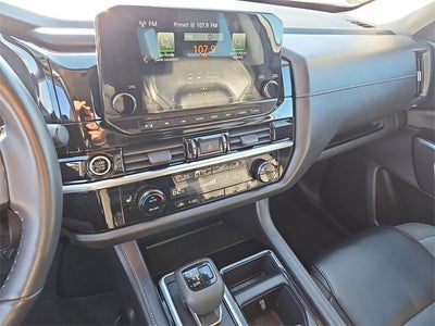 2023 Nissan Pathfinder SL FWD