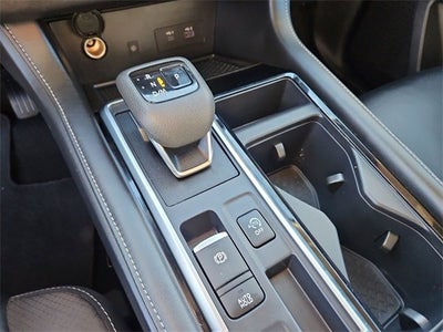 2023 Nissan Pathfinder SL FWD