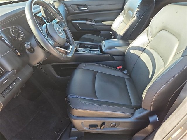 2023 Nissan Pathfinder SL FWD