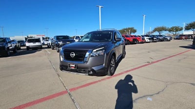 2023 Nissan Pathfinder SL FWD
