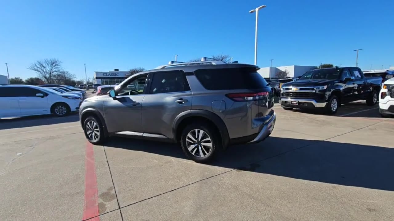 2023 Nissan Pathfinder SL FWD
