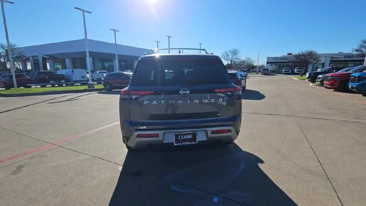 2023 Nissan Pathfinder SL FWD