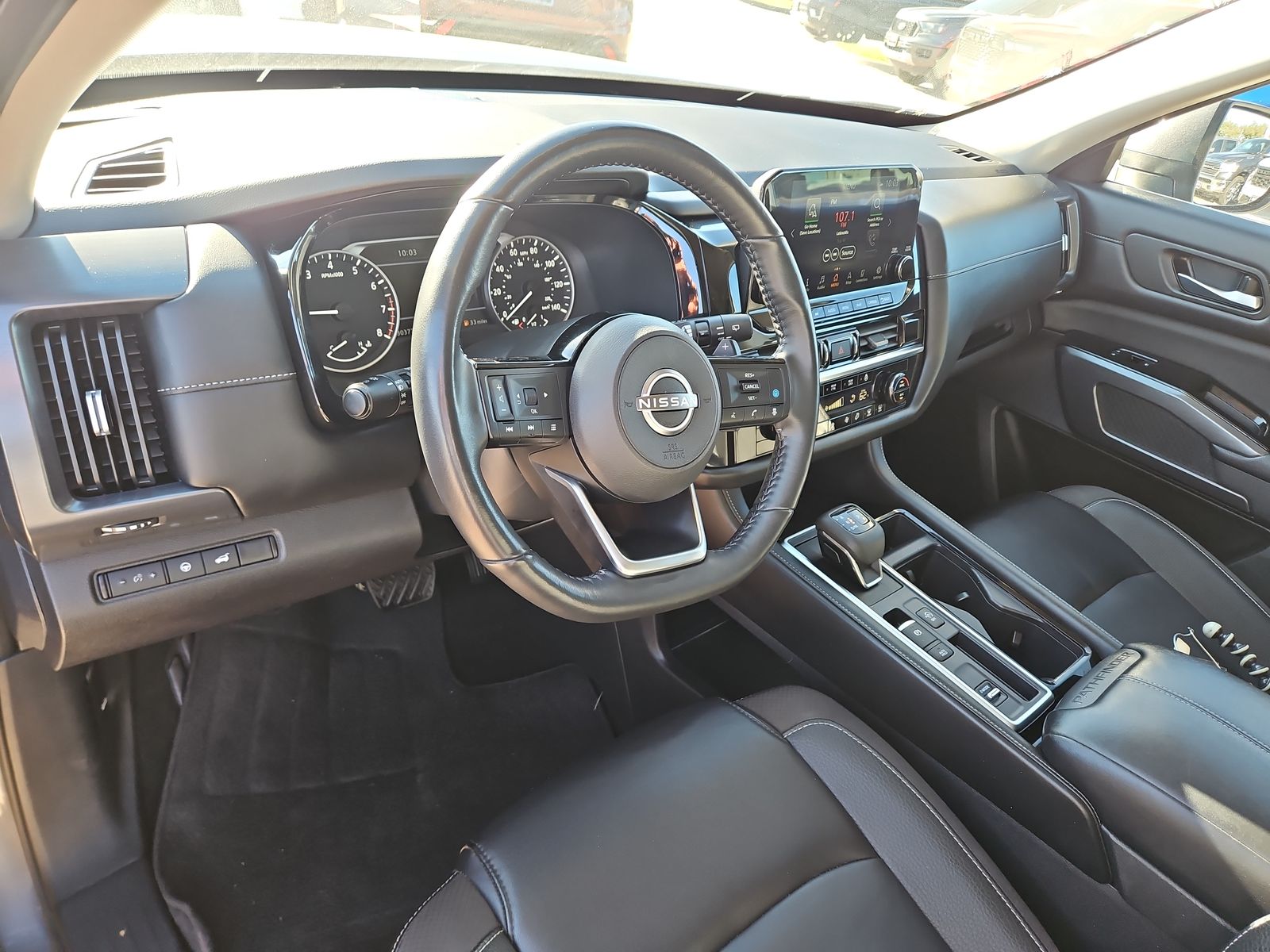 2023 Nissan Pathfinder SL FWD