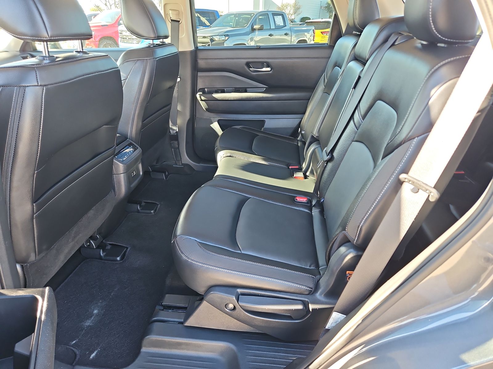 2023 Nissan Pathfinder SL FWD