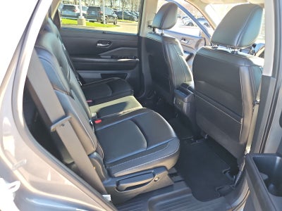 2023 Nissan Pathfinder SL FWD