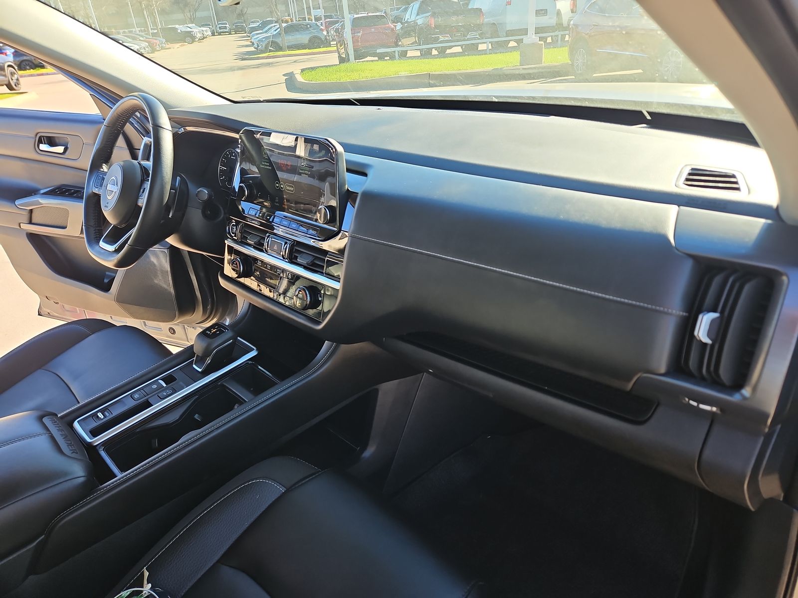 2023 Nissan Pathfinder SL FWD