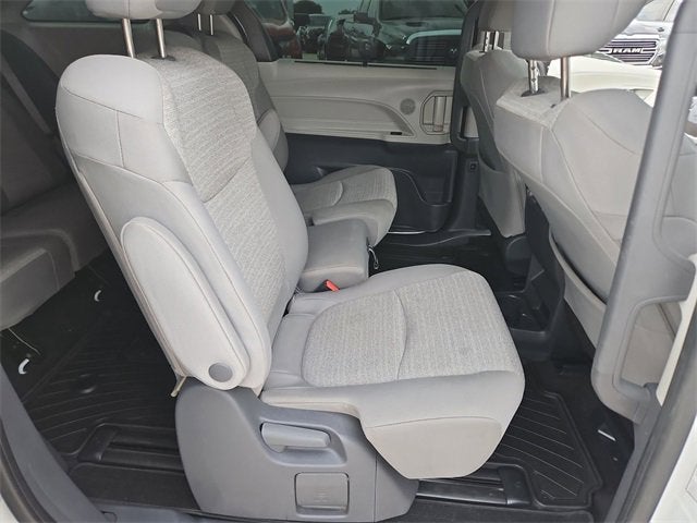 2021 Toyota Sienna LE