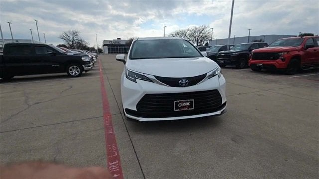 2021 Toyota Sienna LE