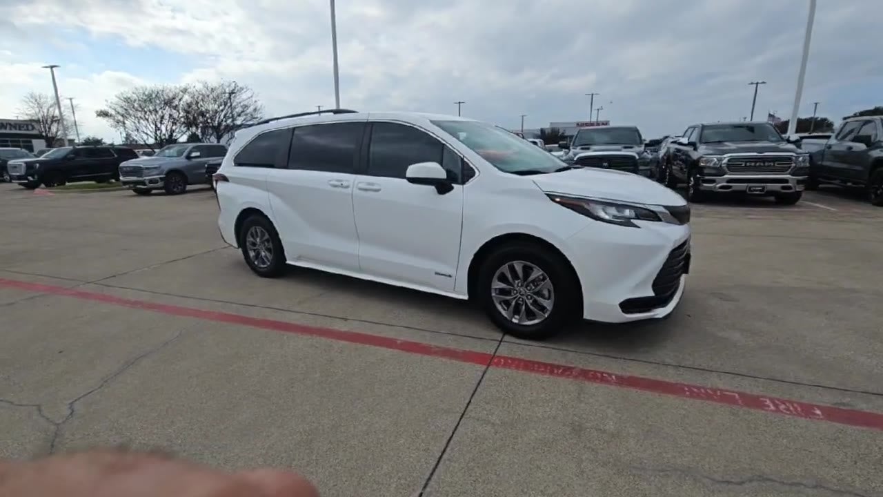2021 Toyota Sienna LE