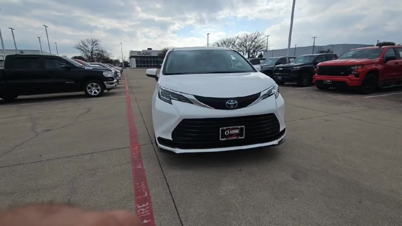 2021 Toyota Sienna LE