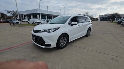 2021 Toyota Sienna LE
