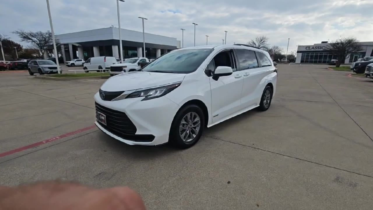 2021 Toyota Sienna LE