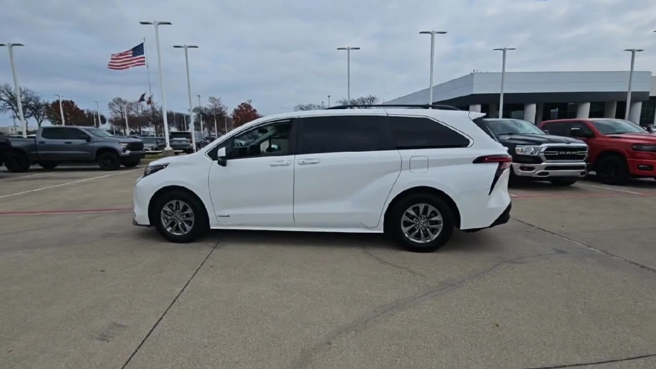 2021 Toyota Sienna LE