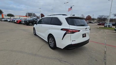 2021 Toyota Sienna LE