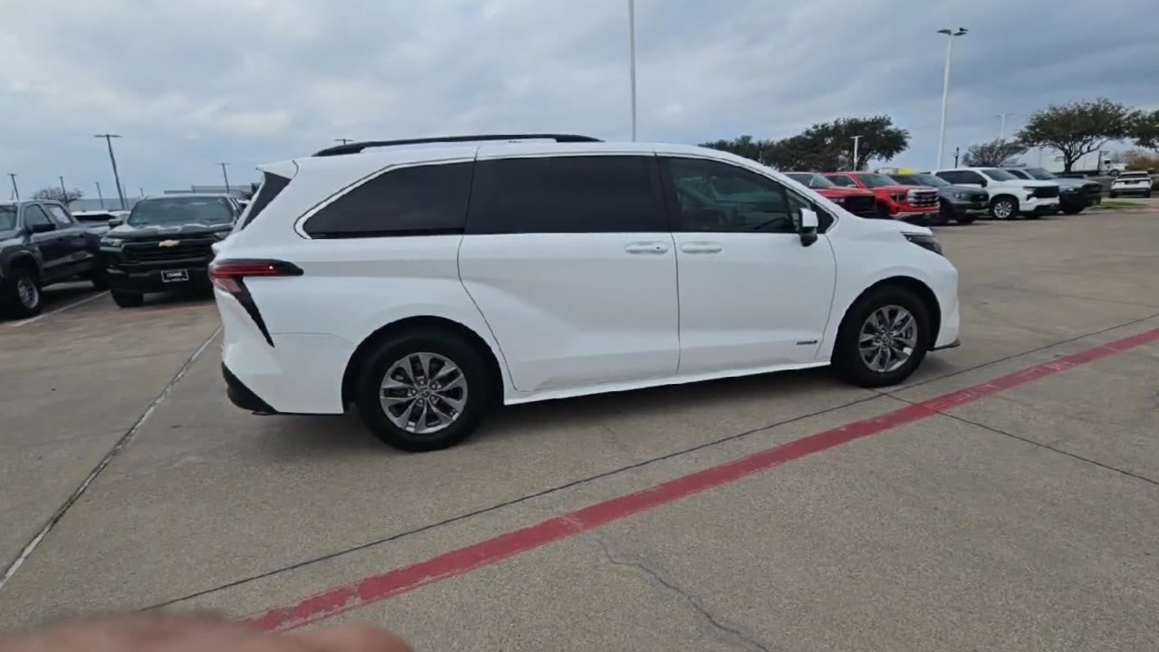 2021 Toyota Sienna LE