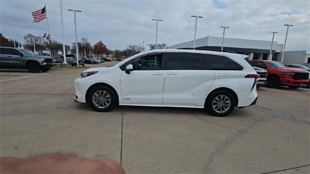 2021 Toyota Sienna LE