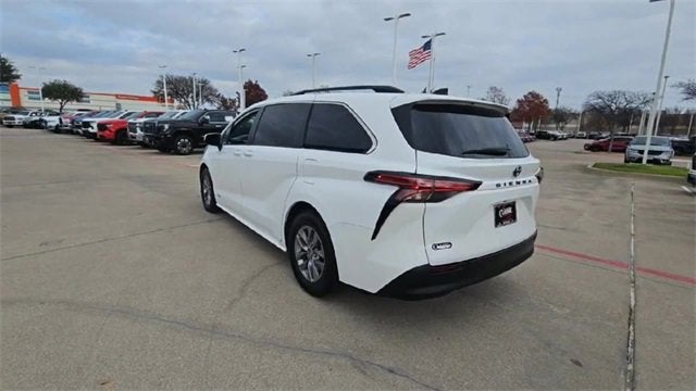 2021 Toyota Sienna LE