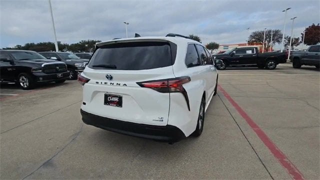 2021 Toyota Sienna LE