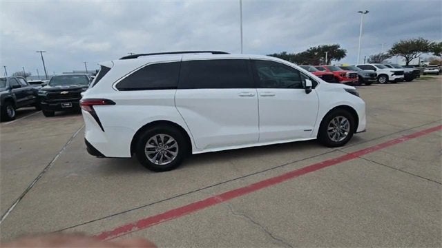 2021 Toyota Sienna LE