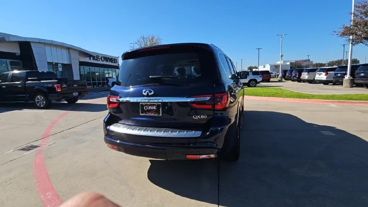 2023 INFINITI QX80 LUXE