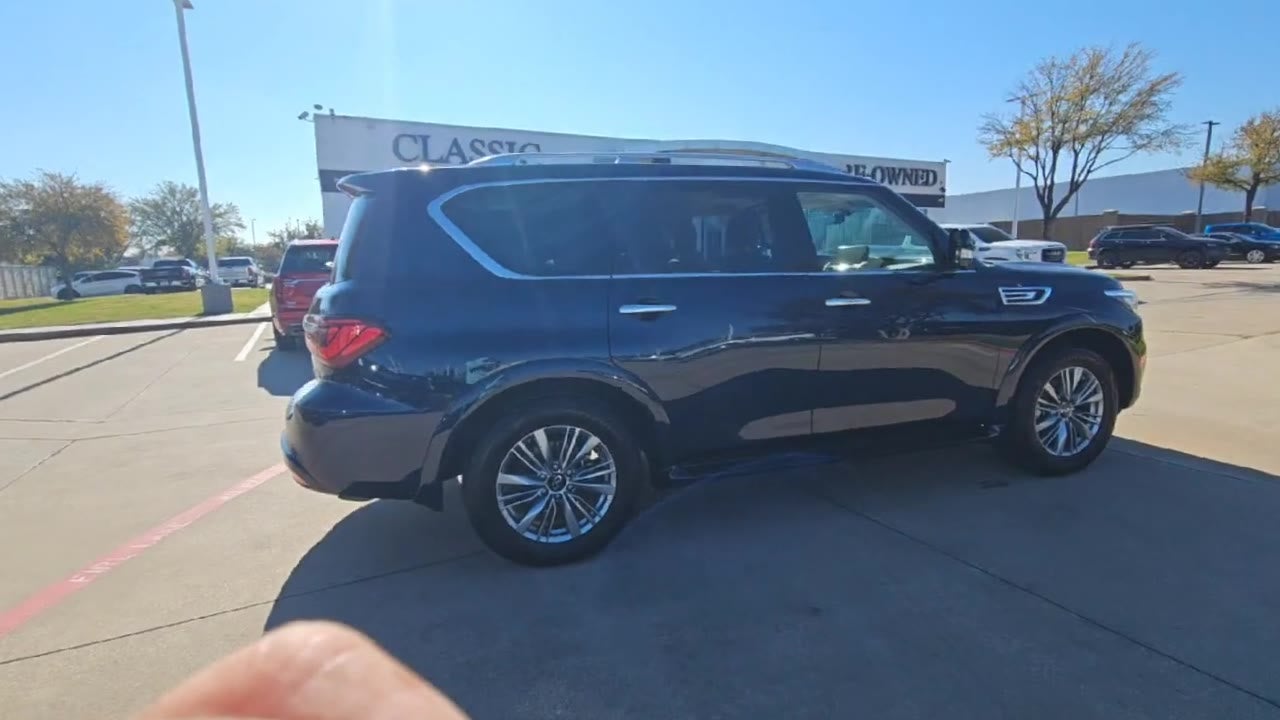 2023 INFINITI QX80 LUXE