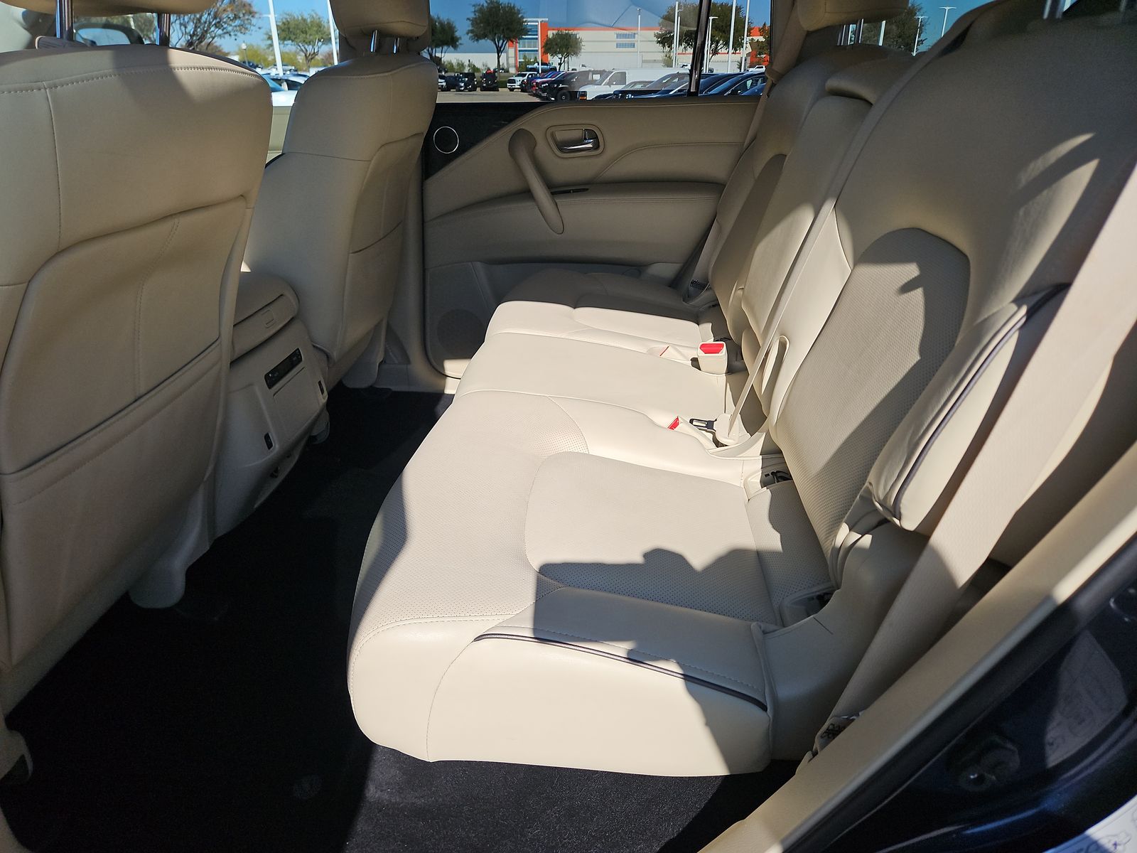 2023 INFINITI QX80 LUXE