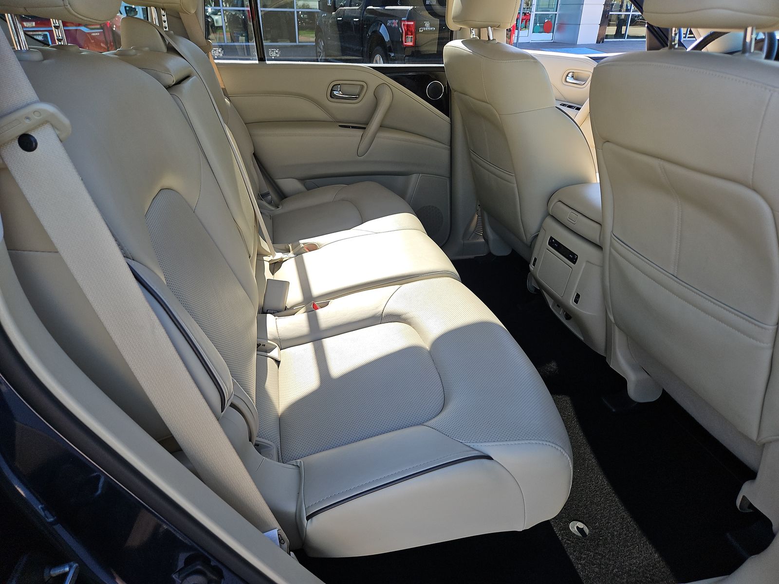 2023 INFINITI QX80 LUXE