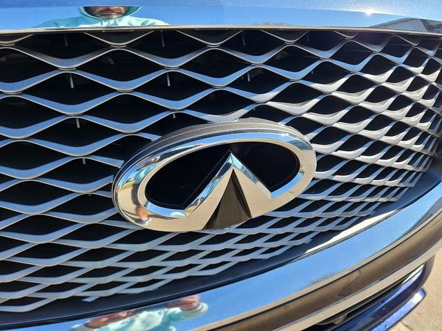 2023 INFINITI QX80 LUXE