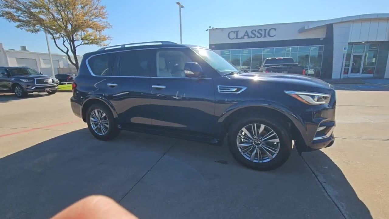 2023 INFINITI QX80 LUXE