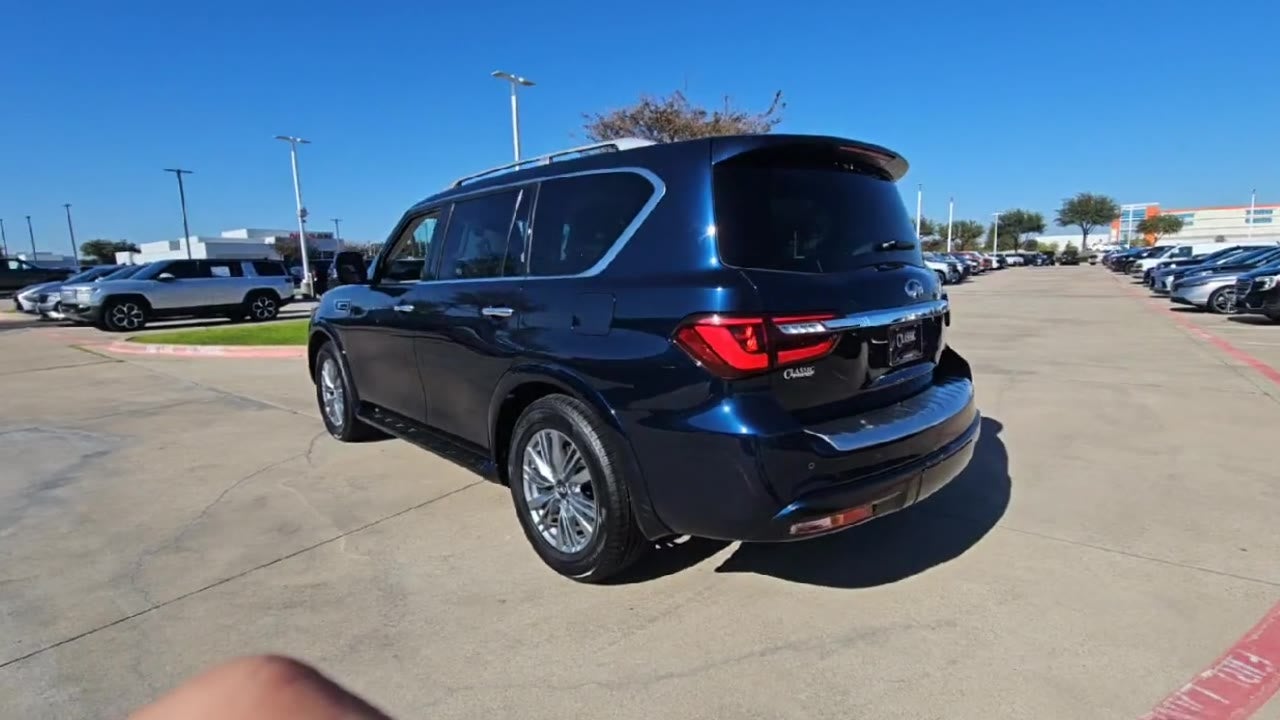 2023 INFINITI QX80 LUXE