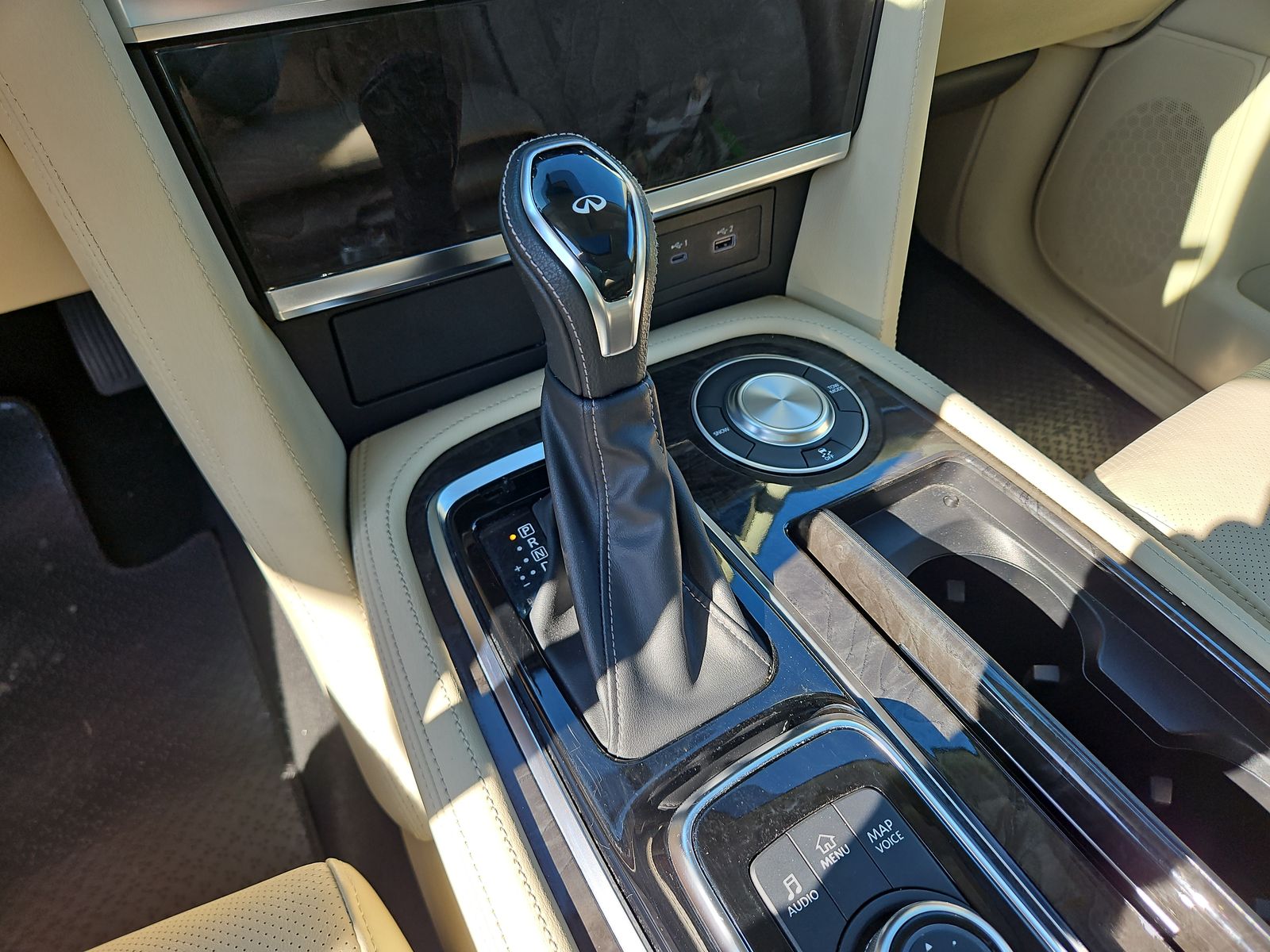 2023 INFINITI QX80 LUXE