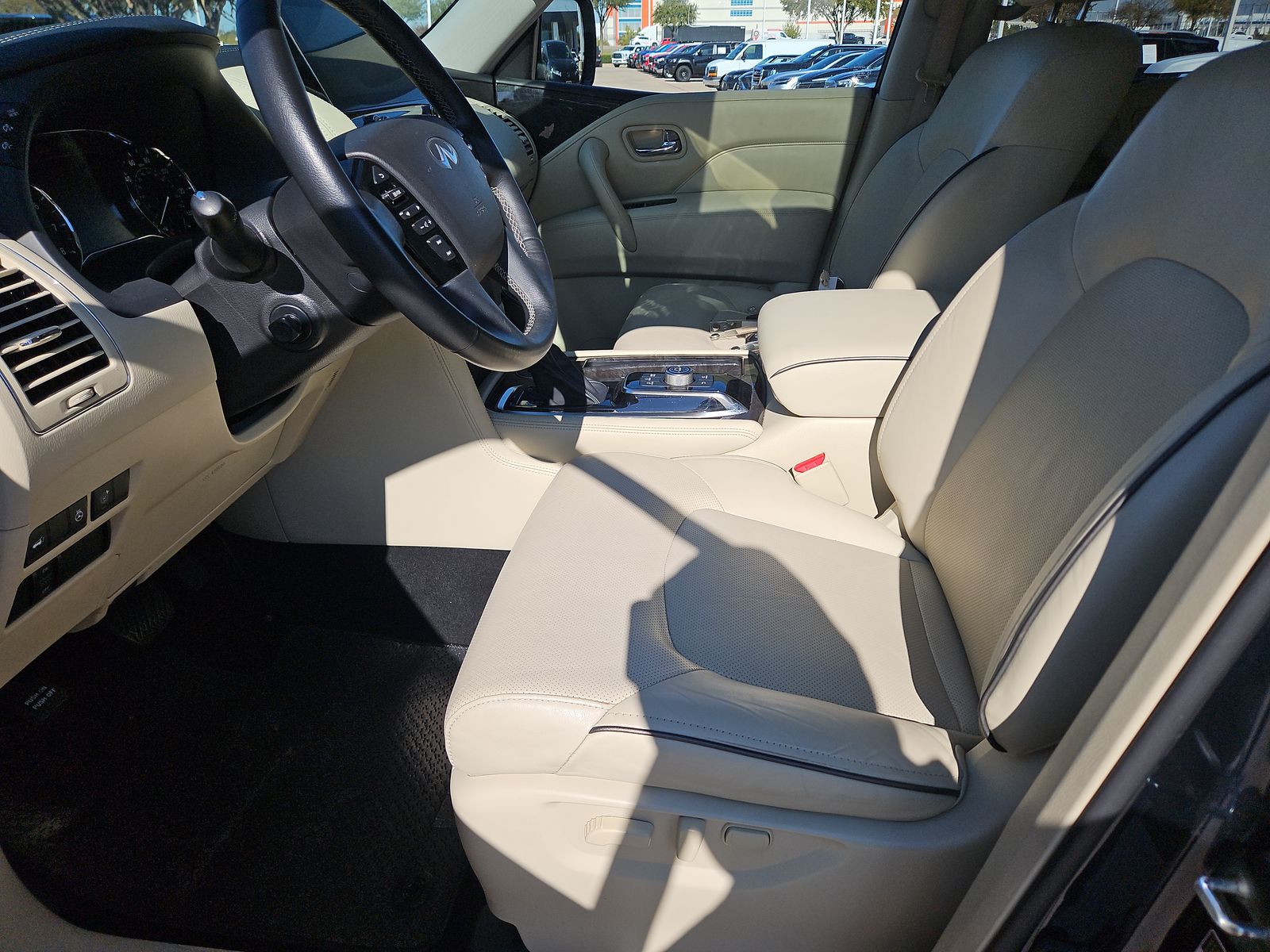 2023 INFINITI QX80 LUXE