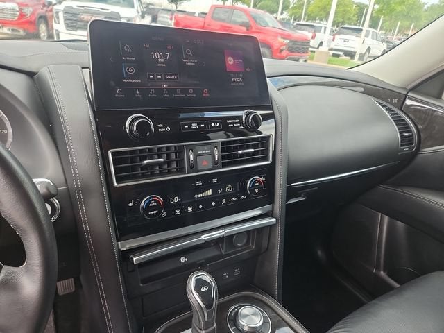 2024 INFINITI QX80 LUXE