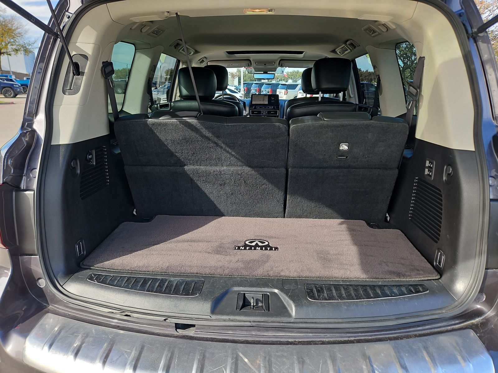 2023 INFINITI QX80 LUXE