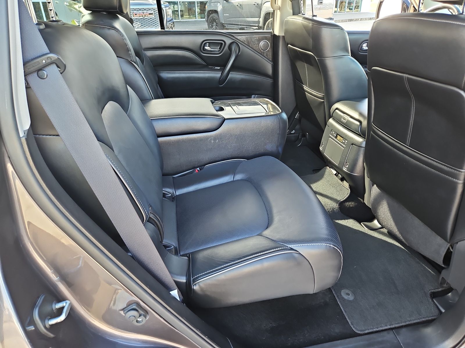 2023 INFINITI QX80 LUXE