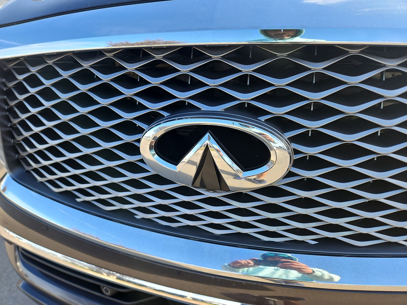 2023 INFINITI QX80 LUXE