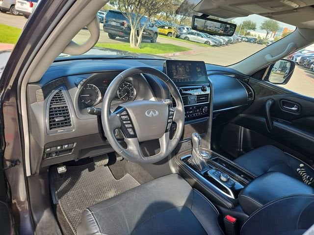2023 INFINITI QX80 LUXE