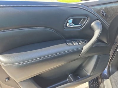 2023 INFINITI QX80 LUXE