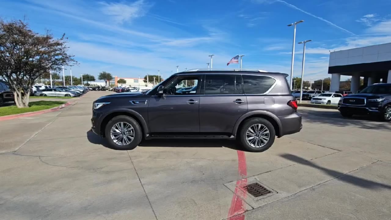 2023 INFINITI QX80 LUXE
