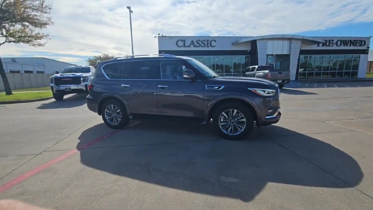 2023 INFINITI QX80 LUXE