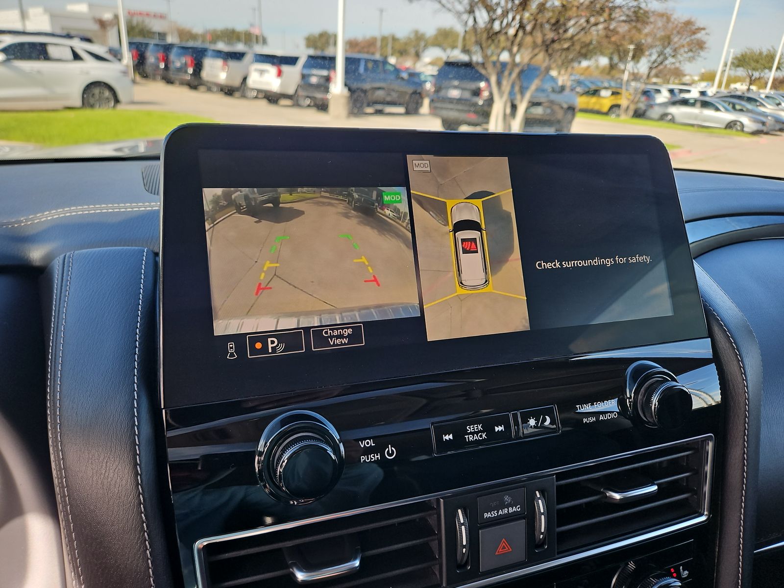 2023 INFINITI QX80 LUXE