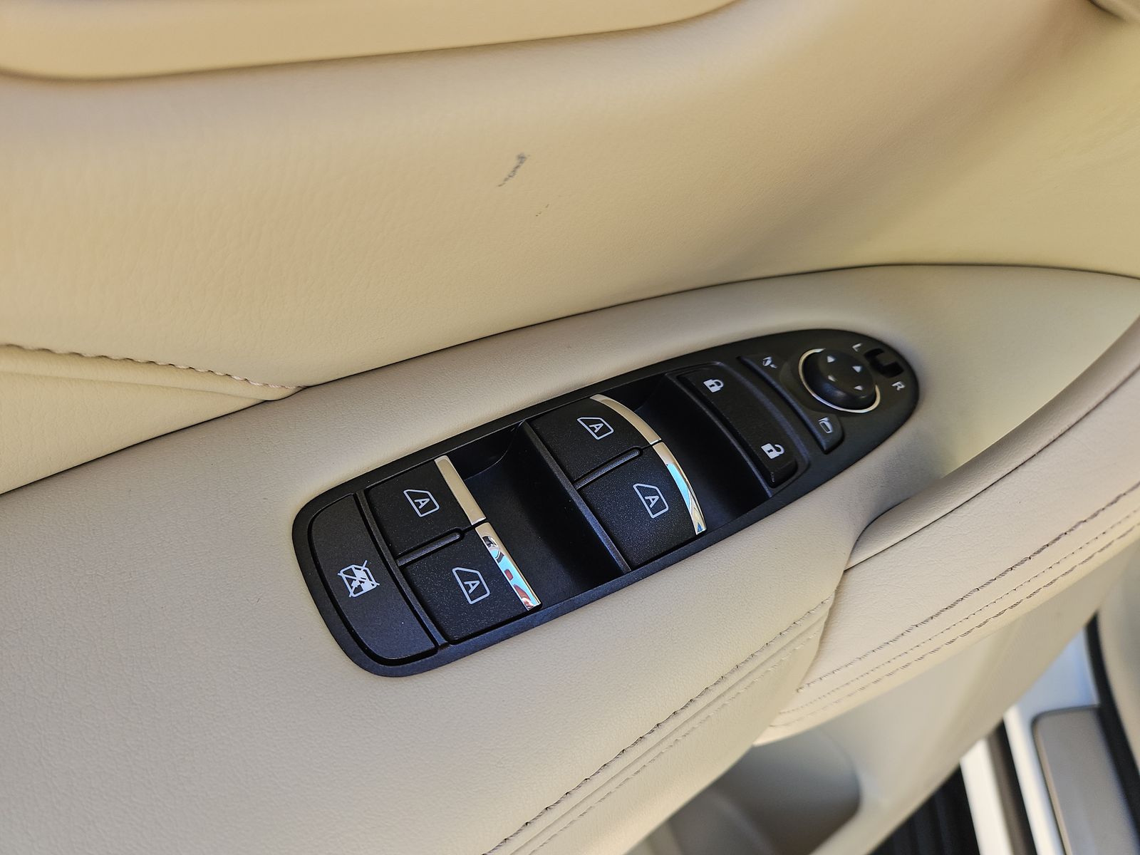 2023 INFINITI QX80 LUXE