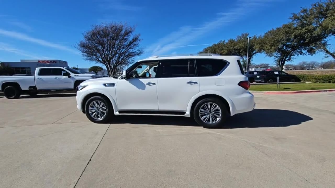 2023 INFINITI QX80 LUXE