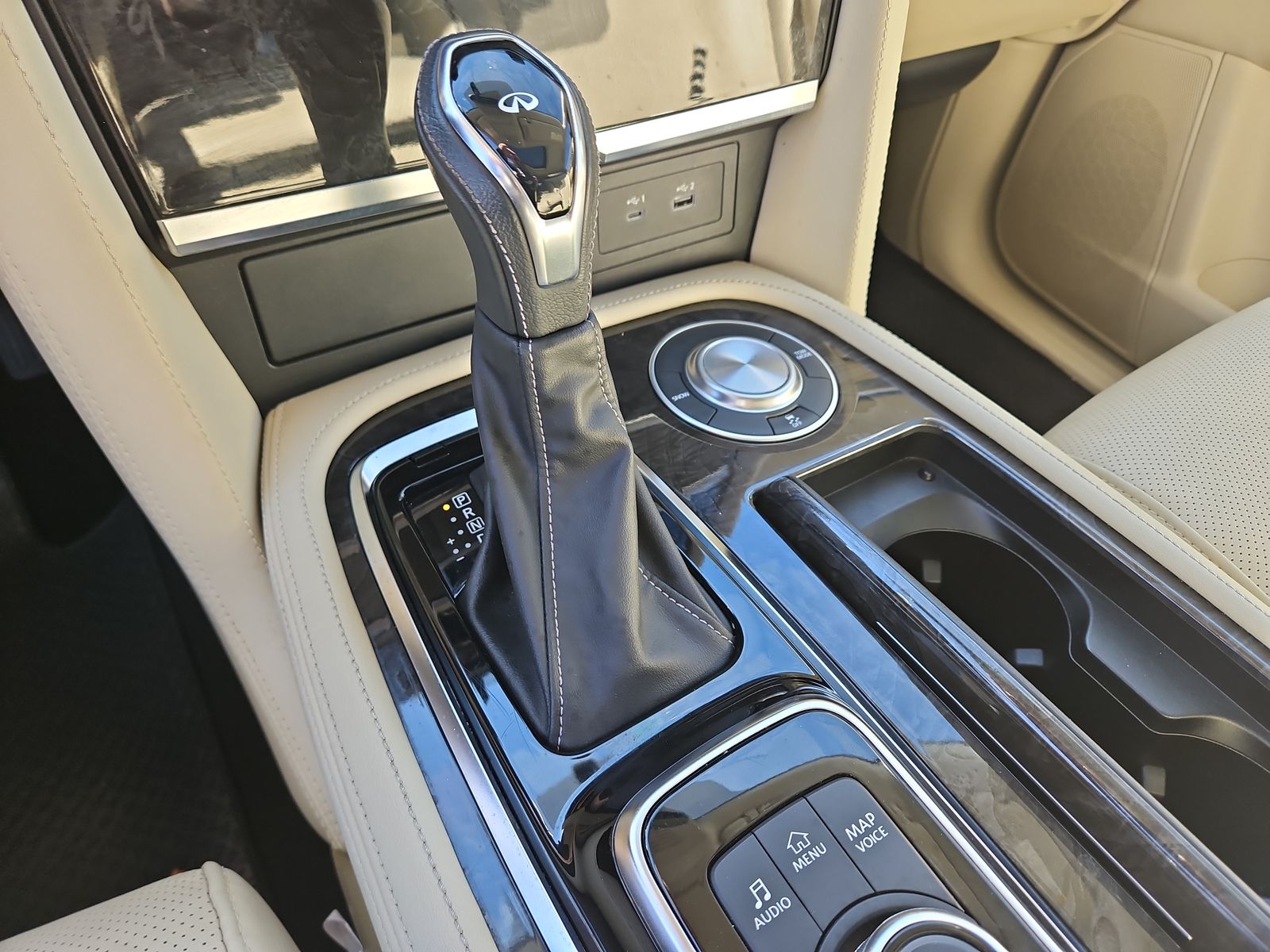 2023 INFINITI QX80 LUXE