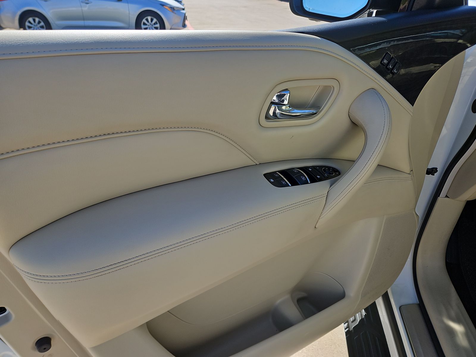 2023 INFINITI QX80 LUXE